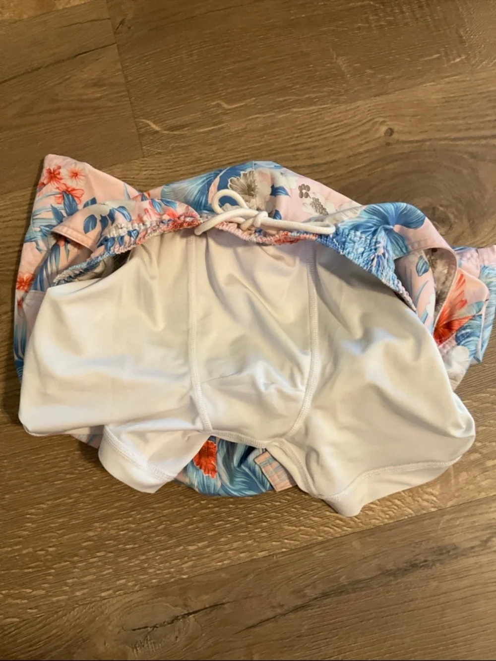 Men’s (big boys’) American Eagle tropical print Swim Trunks, XS